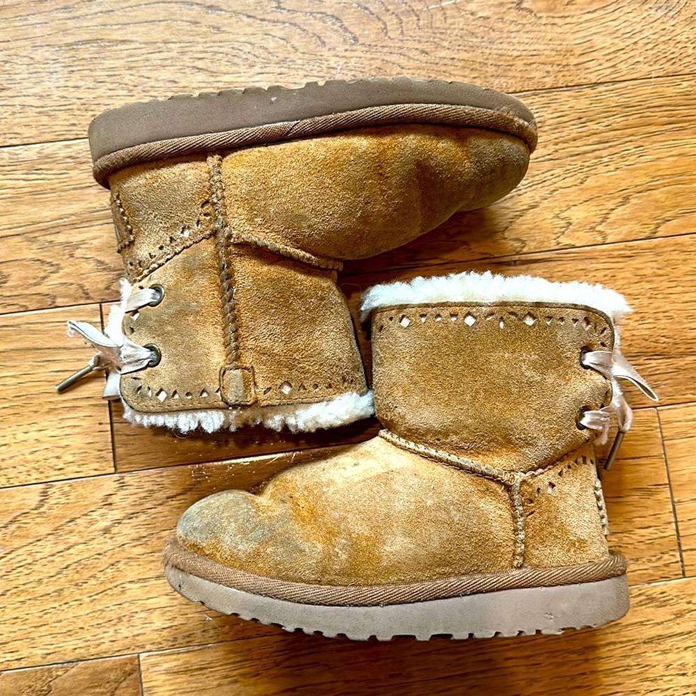 Kids Bailey Bow Ugg Boots | size 10 little kids/toddler | Chestnut Brown Suede